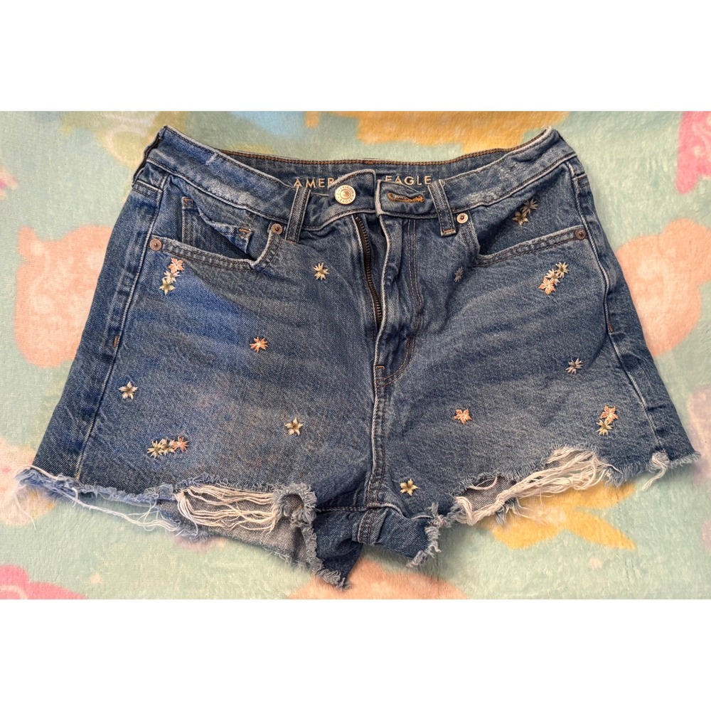 American Eagle Embroidered Floral Distressed Denim Mom Shorts Blue Womens Size 4